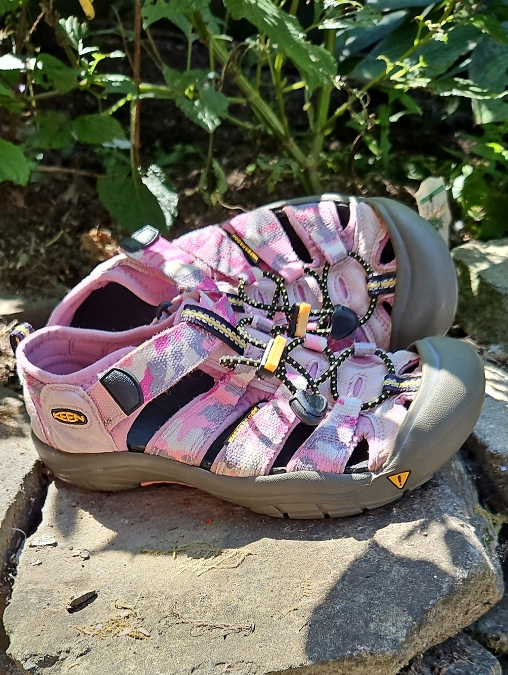 Keen Pink Camo Closed-Toe Hiking Sandals Water Shoes Size 3 Durable